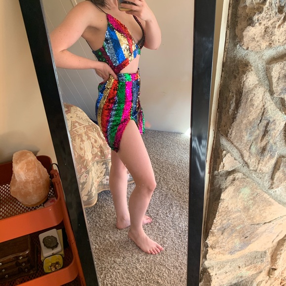 Pretty Little Thing | Sequin Dress with Cutout | Size 0 - Picture 3 of 7